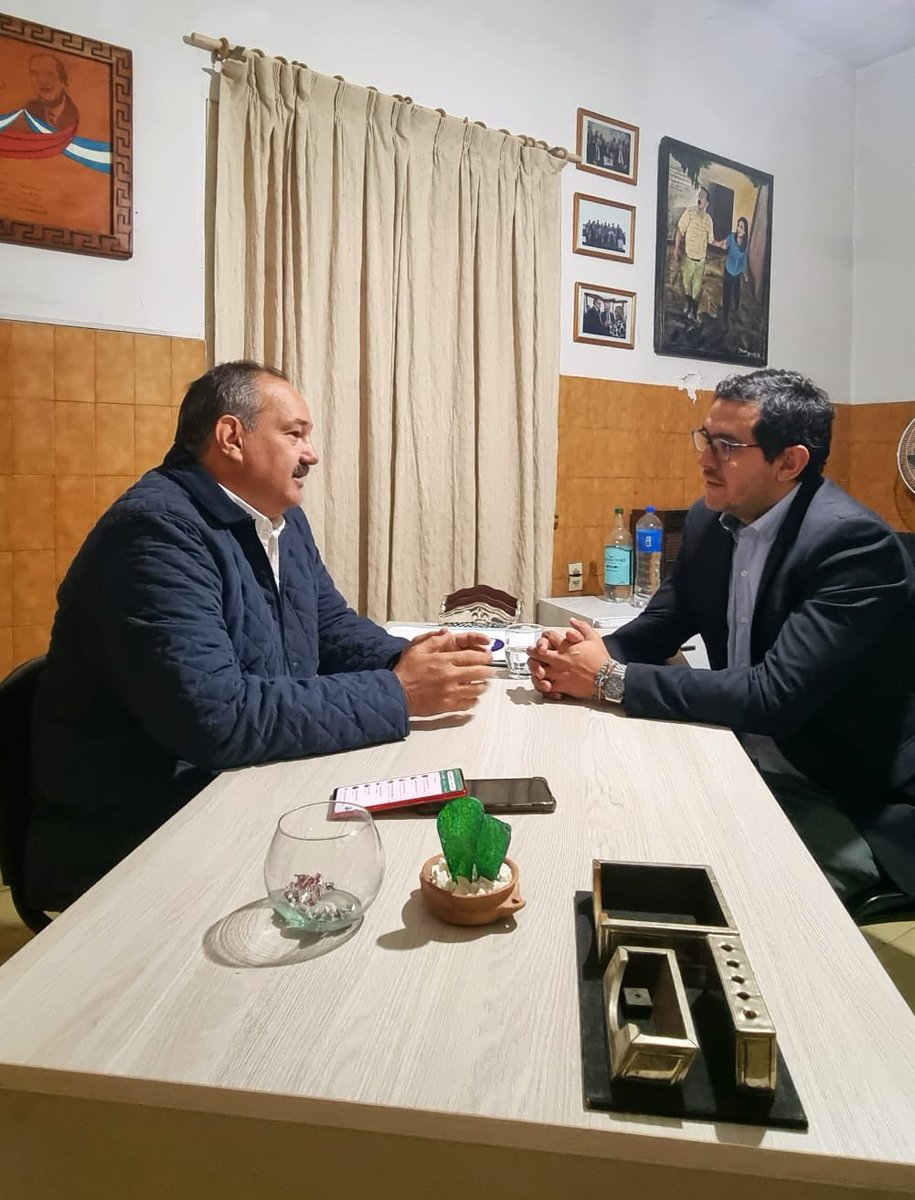 Junto a <a href="/ElOsoLeavy/">Sergio Oso Leavy</a> estamos trabajando en proyectos estratégicos que beneficien a la ciudad termal y charlamos de la situación política actual y sobre lo que se viene para nuestro espacio en las próximas elecciones.

#HayFuturo #HayEquipo #Gestion #RosariodelaFrontera