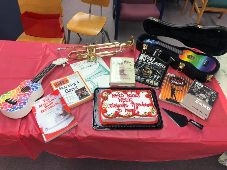 LNKLibraries's tweet photo. Banned Books Week is a serious topic around here, but this morning, we offer a lighthearted memory of when we failed to explain the topic to our cake decorator and ended up with "Band Books Week." Polley Music Library made the best of the situation! #NailedIt #BannedBooksWeek https://t.co/970y8rVuvT
