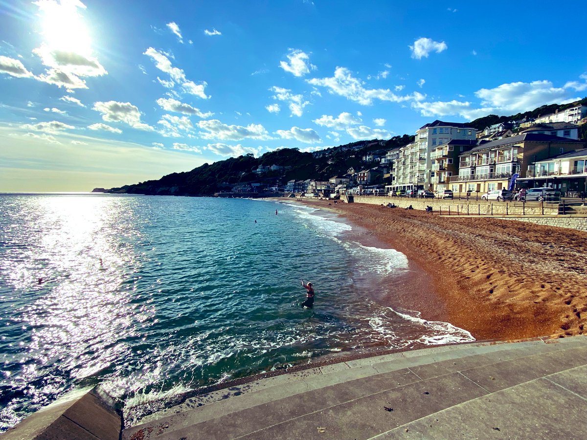 Ro_Moore_'s tweet photo. Brilliant weekend on the #IsleofWight Absolutely loved #Ventnor https://t.co/nMJN8xtCOf