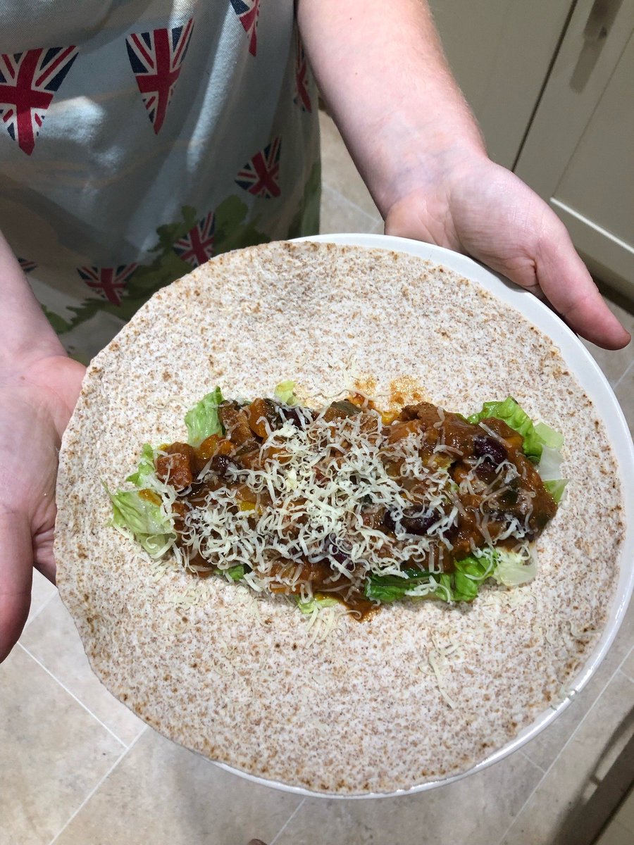 FoodSavvySfk's tweet photo. Who has been getting #BackToSavvy? Loving your leftovers is a great way to reduce food waste, save money and help the planet 👏
Food Savvy HQ have been getting #FoodSavvy turning leftover veggie chilli into tasty wraps! 😍
https://t.co/fJy3Eea8lo 
#SaveMoney #ReduceFoodWaste https://t.co/zhM5gDKuuW