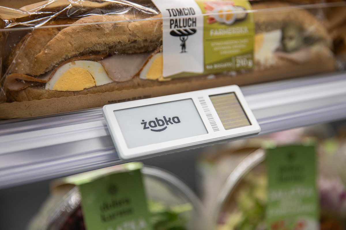 SauleTech's tweet photo. The innovative, groundbreaking #photovoltaic solutions by @SauleTech implemented in @ZabkaPolska Eko Smart store allow for generating energy from both sunlight and artificial light🔆#futureisnow #sauletechnologies #zabkaekosmart #PESL #greenenergy #perovskitelectronicshelflabel https://t.co/TJuxPqhK2T