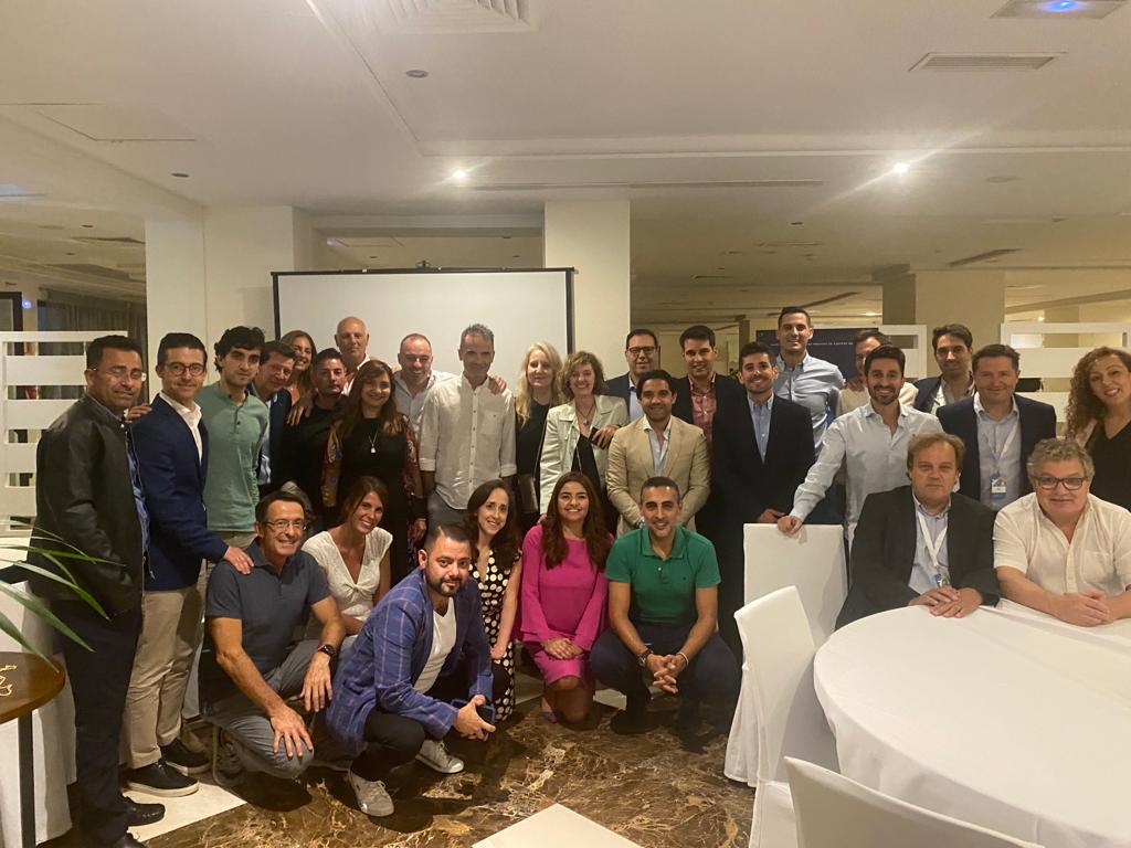 AEMEF_'s tweet image. Un año más finaliza el Curso Anual que organiza @AEMEF_ , en esta ocasión el #XXVICursoAEMEF se ha celebrado en Estepona con la colaboración de @optimo_sport y la secretaria técnica en la organización de @bsj.
Gracias a todos los patrocinadores y participantes en esta edición.