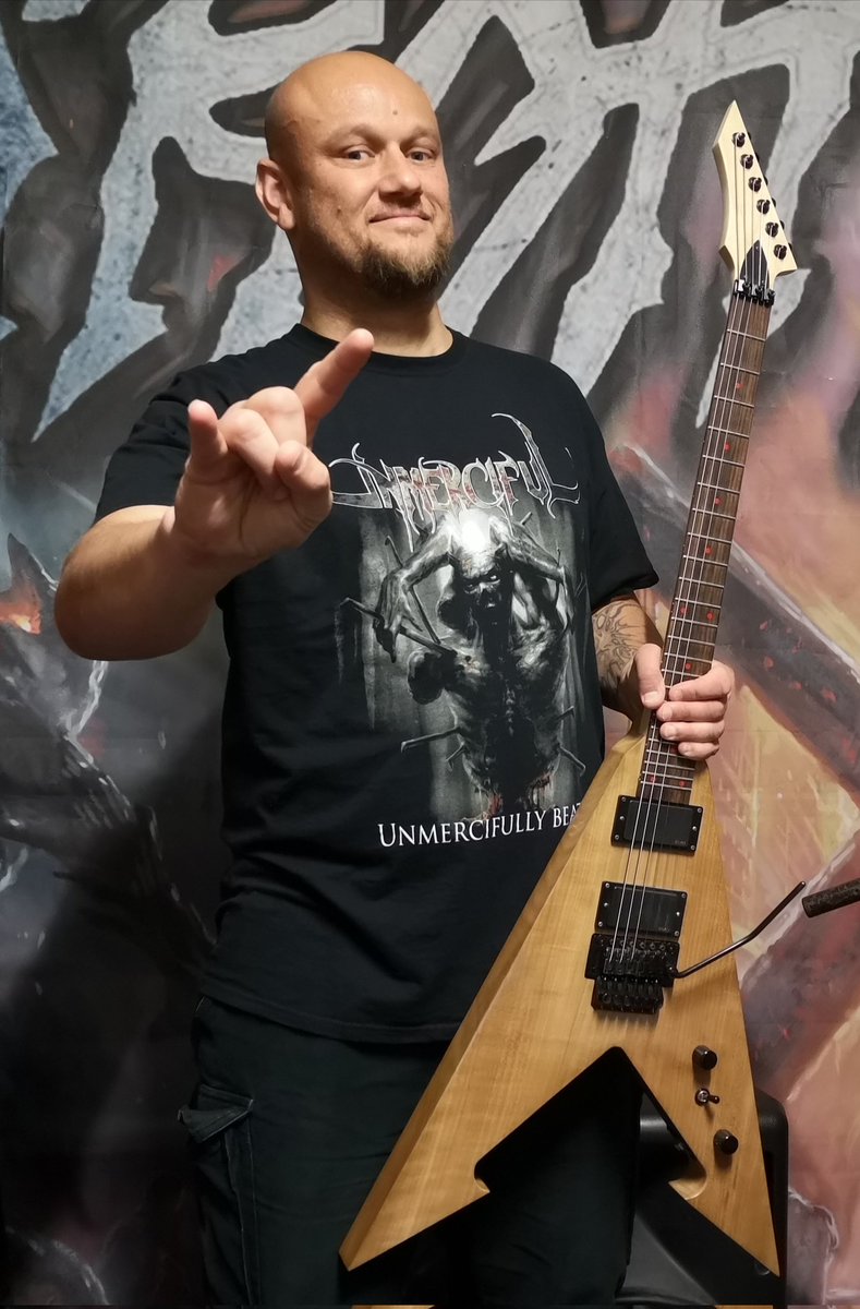 PROFANITY_blast's tweet photo. ... back from a great Summer festival season, straight into the rehearsal room... 😁👍
#profanitydeathmetal
#fragmentsofsolace
#technicaldeathmetal
#profanitybandcamp
#deepdeeppressurestudios https://t.co/Yu5t9BVgI4