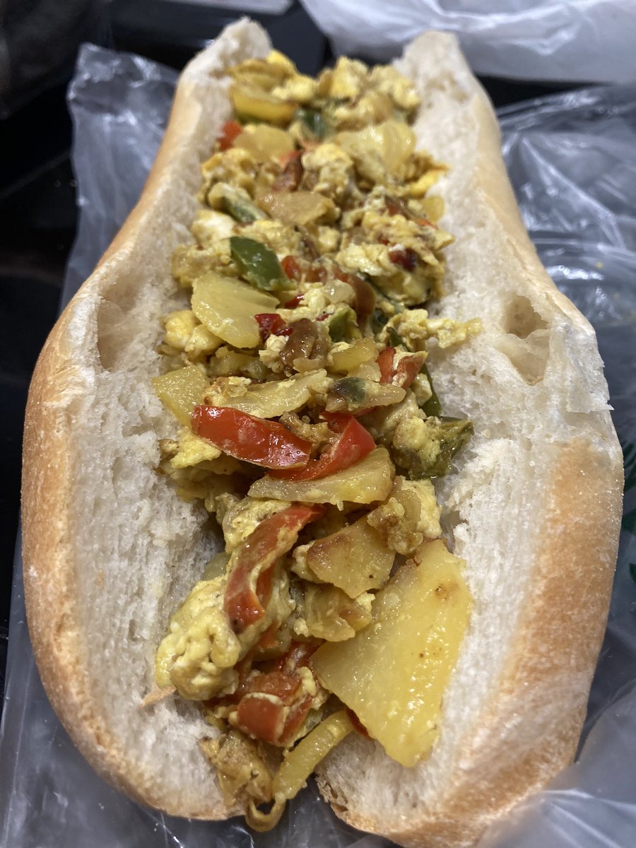 EugenioGencs's tweet photo. Who’s up?! Peppers potatoes and eggs!! 👀👀👌 https://t.co/ZfoNsAMatl