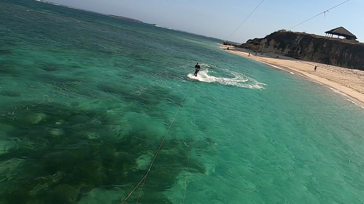 kitesurferpeter's tweet photo. Kitesurfing Kaliantan, cruising in lighter wind.

#indonesia #lombok #ekas #InsideEkas #kitesurfing #kitesurf

https://t.co/qcRpTiJktM https://t.co/ERHl6azl49