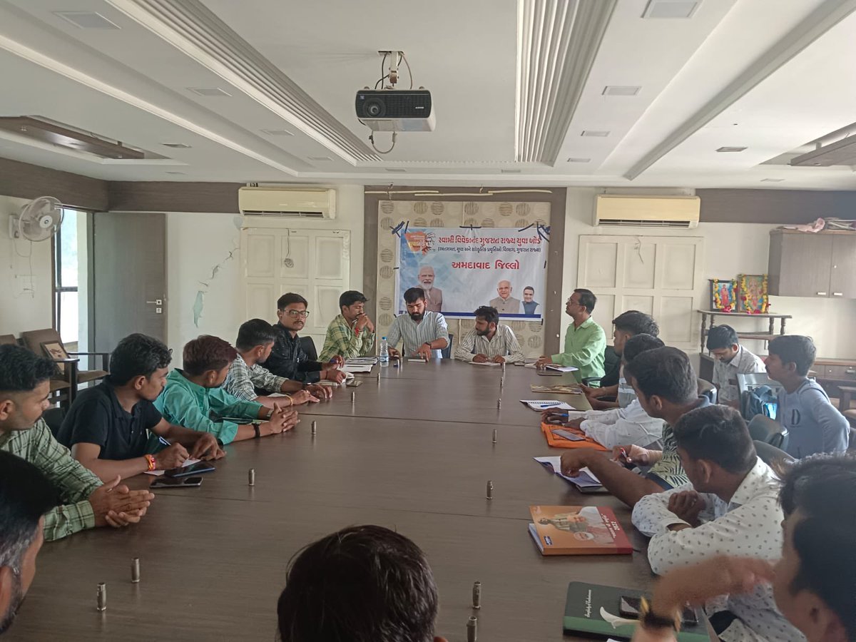 Vishal_Gajjar_'s tweet photo. @svgryuvaboard અમદાવાદ જિલ્લાના તમામ તાલુકા,નગરના સંયોજકોની બેઠક યોજાઇ જેમાં આગામી દિવસોમાં કરવાના કામો માટે ની ચર્ચા કરવામાં આવી જેમાં જિલ્લા સંયોજક રસિકભાઈ કોળી પટેલ અને તાલુકા/નગર સંયોજકો ઉપસ્થિત રહ્યા
@sanghaviharsh 
#SVGRYB https://t.co/pmiJPBkCo1