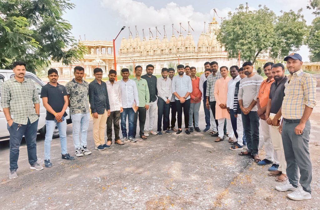 Vishal_Gajjar_'s tweet photo. @svgryuvaboard અમદાવાદ જિલ્લાના તમામ તાલુકા,નગરના સંયોજકોની બેઠક યોજાઇ જેમાં આગામી દિવસોમાં કરવાના કામો માટે ની ચર્ચા કરવામાં આવી જેમાં જિલ્લા સંયોજક રસિકભાઈ કોળી પટેલ અને તાલુકા/નગર સંયોજકો ઉપસ્થિત રહ્યા
@sanghaviharsh 
#SVGRYB https://t.co/pmiJPBkCo1