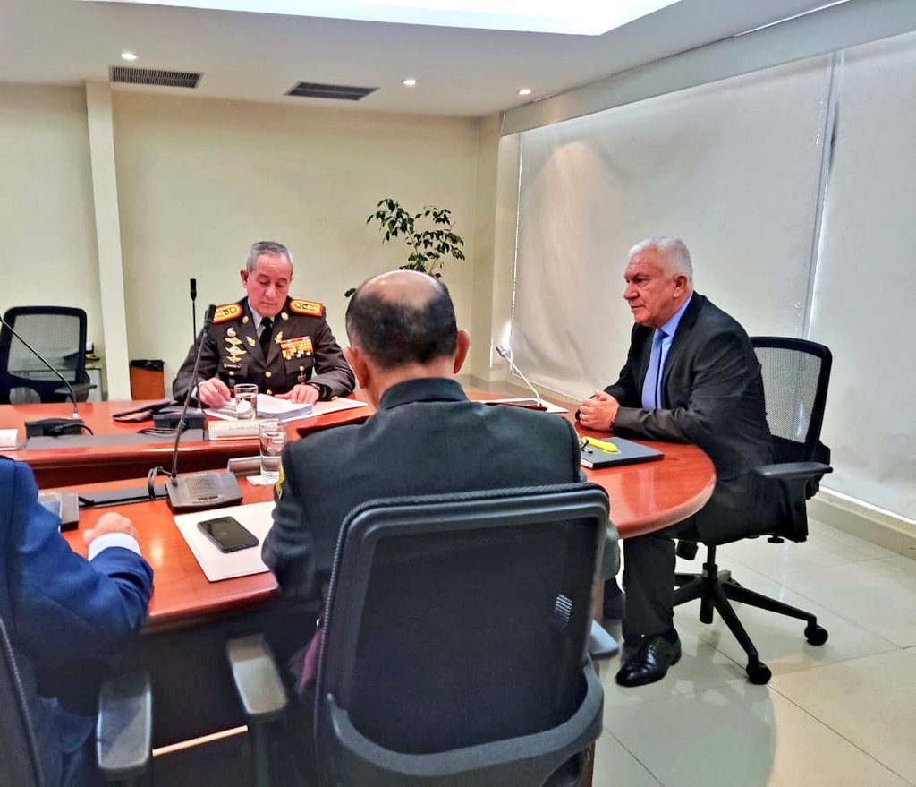 DefensaEc's tweet photo. #DefensaEc|
Esta mañana el ministro de Defensa Nacional Grad. Luis Lara, preside la sesión ordinaria No. 22-15 del Consejo Directivo del @ISSFA_ECUADOR en Quito.
#NoParamos🇪🇨 https://t.co/KTSH4Xsm2d