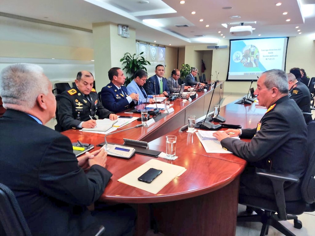DefensaEc's tweet photo. #DefensaEc|
Esta mañana el ministro de Defensa Nacional Grad. Luis Lara, preside la sesión ordinaria No. 22-15 del Consejo Directivo del @ISSFA_ECUADOR en Quito.
#NoParamos🇪🇨 https://t.co/KTSH4Xsm2d