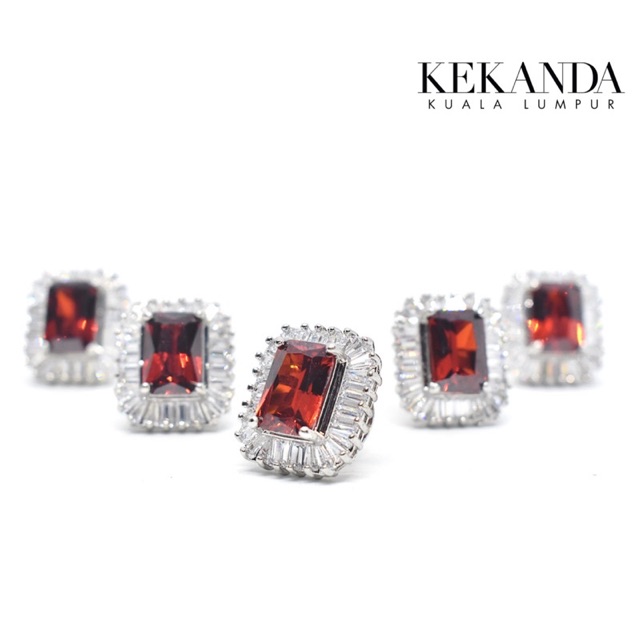 KekandaOfficial's tweet photo. I'm selling KEKANDA - Butang Baju Melayu Eksklusif ... for RM. Get it on Shopee now! https://t.co/GjFWON6eBv #ShopeeMY https://t.co/rD8PnDUuNA