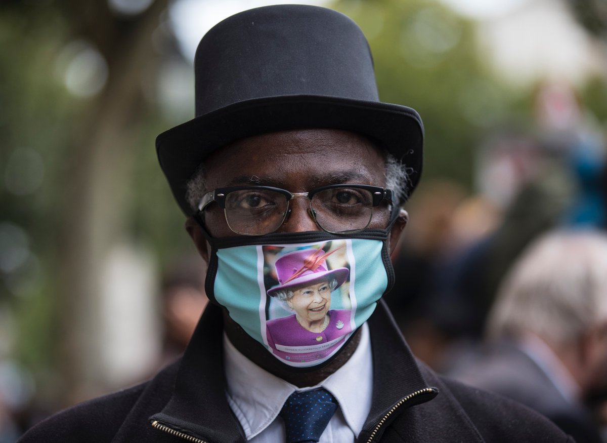 edalziel's tweet photo. The people attending the queen’s funeral procession provided a contrast to the heavily staged official pomp surrounding the Queen’s funeral. Love the spontaneity and quirkiness they all bring to the story. #onassingment #npr #thequeensfuneral #thebritishpeople https://t.co/9BIuiMhEq6