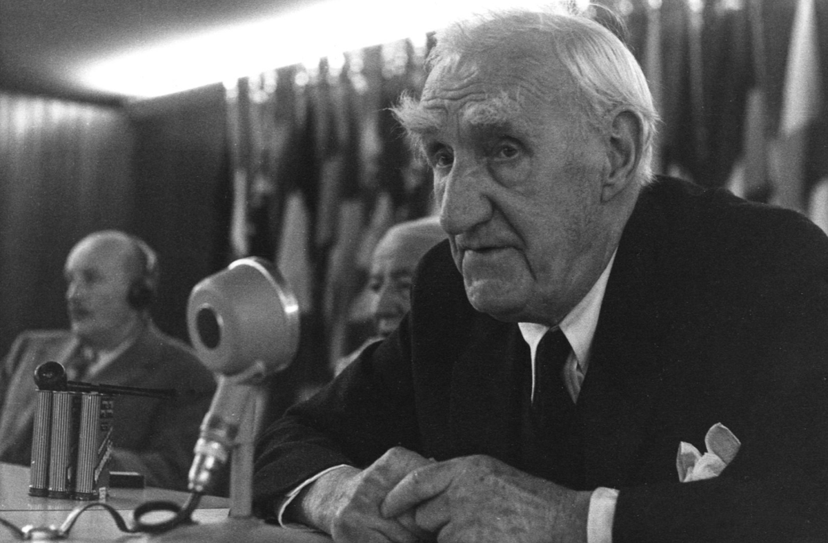 aberdeenuni's tweet photo. 100 years ago this month, Queen Mary officially declared the University’s Rowett Institute ‘open’. We look at the extraordinary life of its founder, Nobel Prize Winner John Boyd Orr, and his vision to feed the world https://t.co/jEoVV1YXoN https://t.co/V3Rrsf0EIg