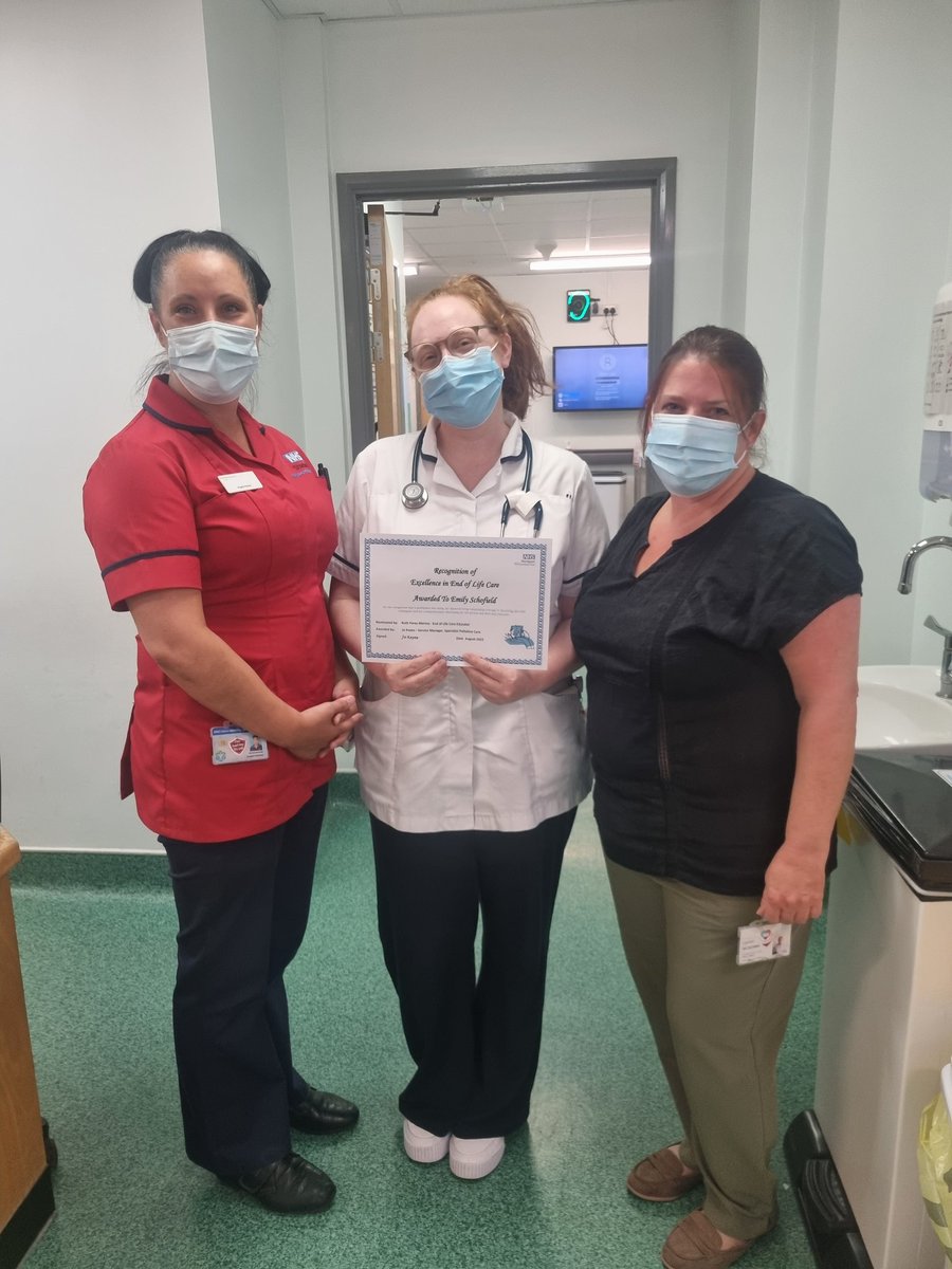 PallCare_SNHSFT's tweet photo. We recently presented physio Emily Schofield with an Excellence in End of Life Care Award for recognising rapid deterioration of a dying patient &amp; for courageously and compassionately documentating this. Well done and thank you Emily! ✨️ @lizamcil @AngelaHyland8 @EJWatz https://t.co/fTwzkUzwCj
