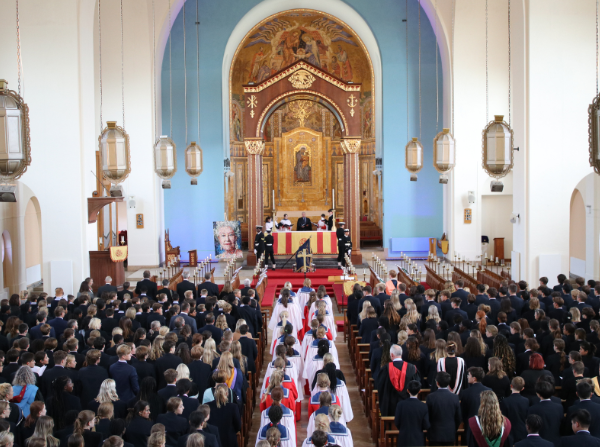 RHSSuffolk's tweet photo. Our school community gathered in the chapel on Friday evening to attend a special Commemoration Service to mark the death of HM The Queen. The service featured four of our Guard Commanders standing in vigil over the drum altar. Read more: https://t.co/BFzlh9gb42 https://t.co/1I1qlYrj0G