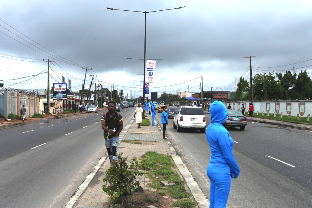 BarcaPrincipal's tweet photo. If you saw these people wearing Blue shirts today along major express roads in Lagos,

What came to your mind after seeing them??

#MenInBlue
#Confidencels https://t.co/OlRVWbmWTe
