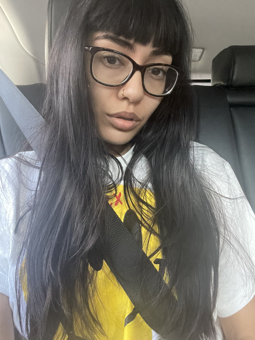 it took a while but i have long hair again 🤗 https://t.co/XGkvVd1py3