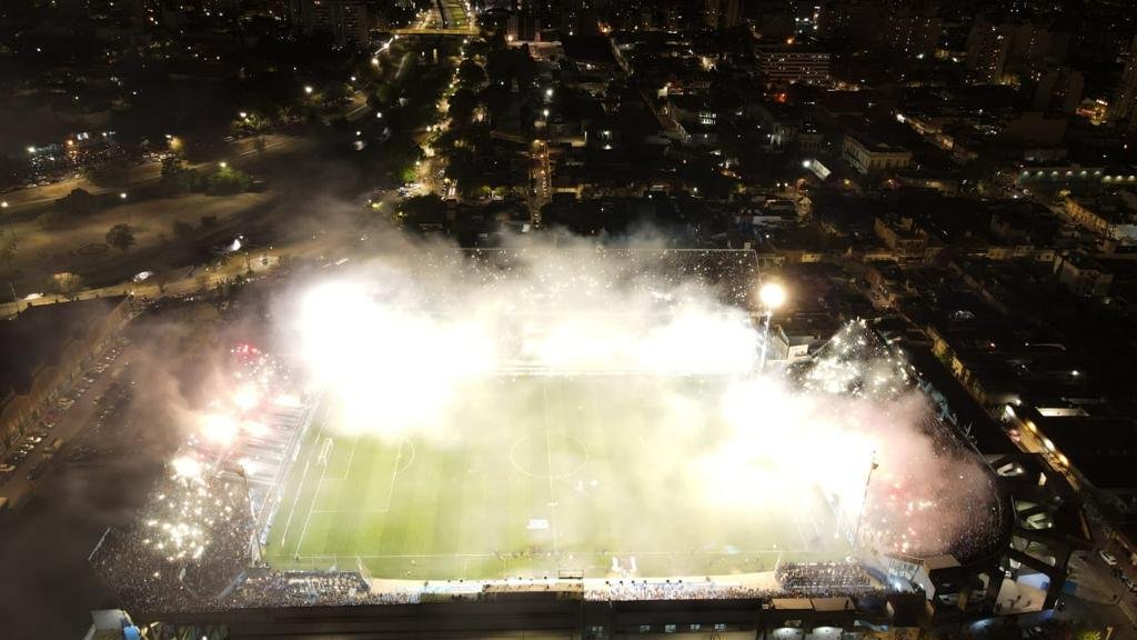 🏴‍☠️Belgrano quedó a 2 puntos, o un triunfo, de ascender siendo campeón por primera vez en su historia.

⭐️El único título de AFA lo ganó en el Regional 85/86.

➡️Ascendió 2 veces en Reducido y 2 en Promoción.

✳️También subirá si Instituto pierde 1 punto de 9 que tiene por jugar.