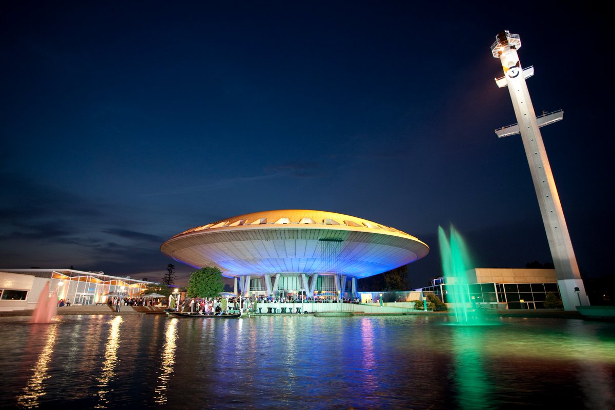 Het <a href="/Evoluon/">Evoluon</a> gaat eindelijk weer open! Vanaf dit weekend kun je bij #NextNature de exposite #RetroFuture bezoeken. Verken de grenzen van #technologie in verleden en toekomst met het gezin!

👉 nextnature.net

#brainporteindhoven #brainport #eindhoven #evoluon