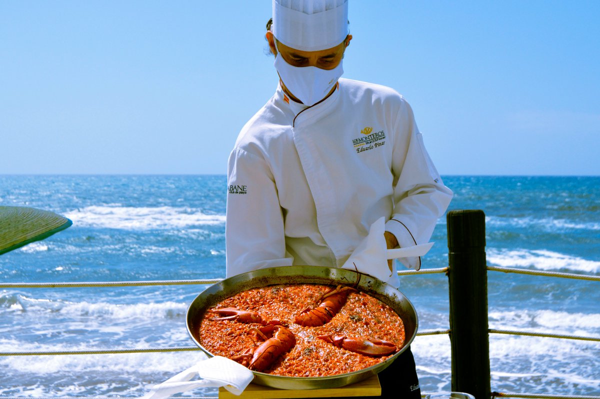 LaCabaneClub's tweet photo. Who's fancy Paella🥘 for lunch?
Book your table by the sea⛵️ and taste one of our classic ones💫 https://t.co/RmOzccneWh