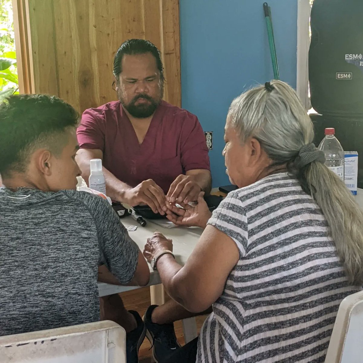 Hearts2H's tweet photo. Our 15th Medical clinic on the beautiful Island of Utila Honduras!! #h2h #h2hmedical #medicalmissions https://t.co/BUKnh7Nnul