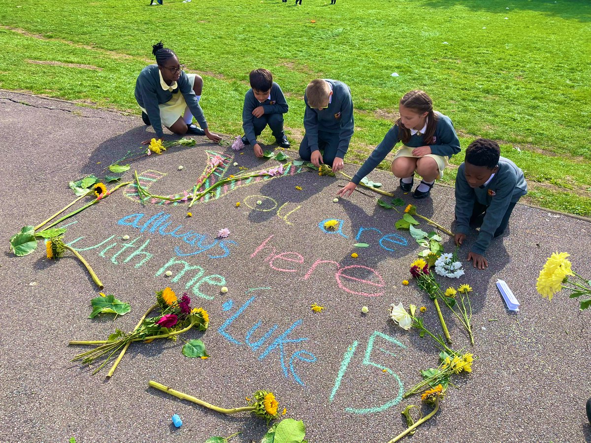 StChads_Croydon's tweet photo. Year 6 spent the afternoon reflecting on the key messages of the Prodigal Son and created beautiful artwork using key quotes from Luke 15:11-35 #REWeek #GrowInLoveLiveInPeace https://t.co/iFiKH3Kkxj