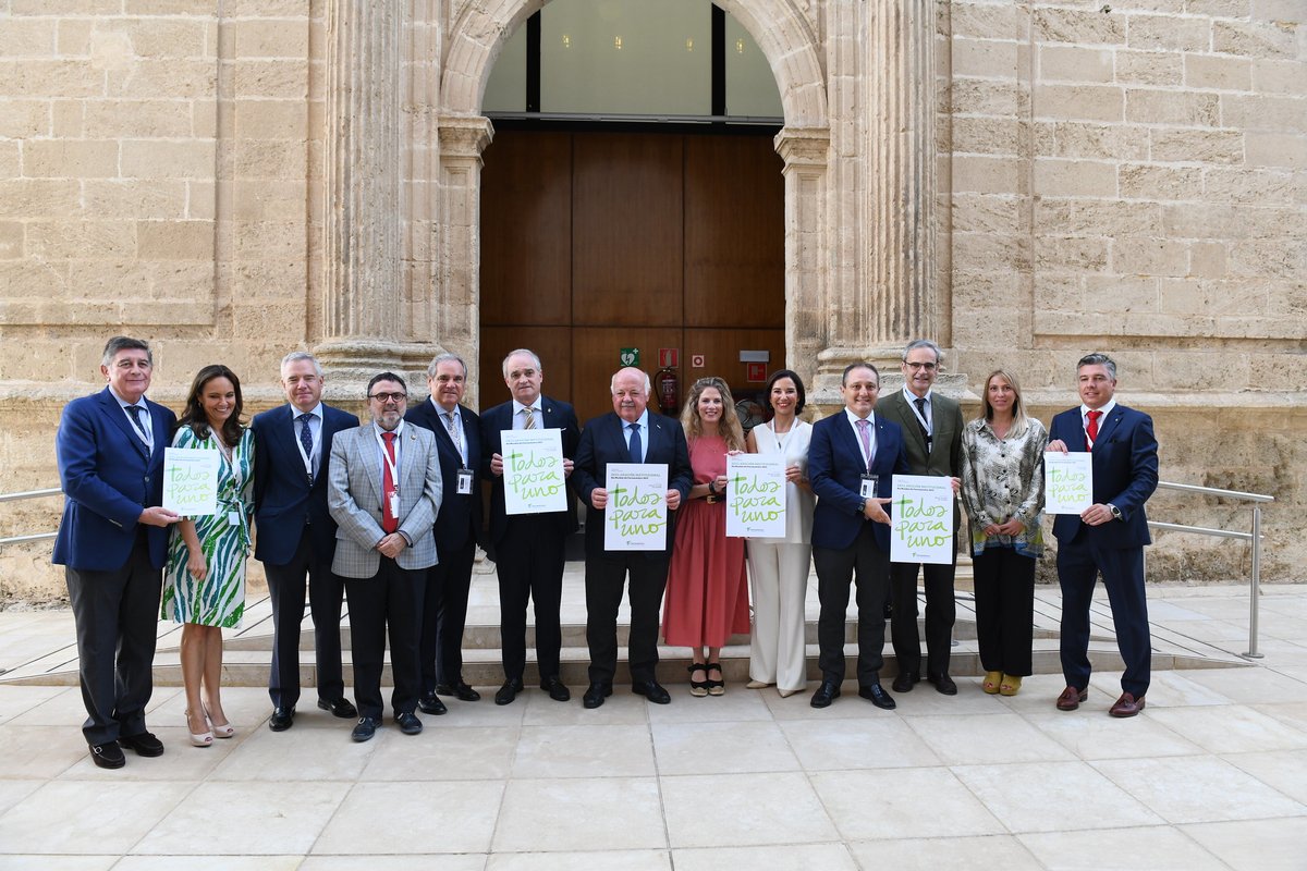 JuanP_Risquez's tweet photo. El Parlamento Andaluz recibe a la profesión farmacéutica en la conmemoración de su Día Mundial
#DíaMundialDelFarmacéutico #CNF22 #FIP2022
#Farmacéuticos #25septiembre
https://t.co/Z5St5ib11h https://t.co/XgwJH83Gvq