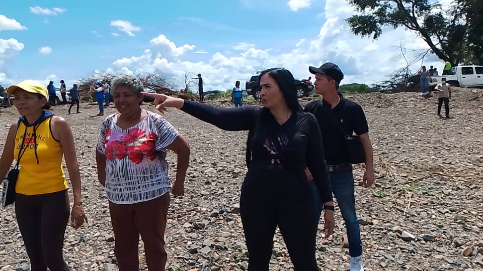 sulmeavila's tweet photo. Desde la Parroquia #Parapara Municipio #Roscio le hacemos un llamado al Gob. Nacional @NicolasMaduro @NestorLReverol @RMarcoTorres para atender el Embalse Vilchez que esta colpasado y puede generar perdidas humanas.. #ApoyemosAParapara https://t.co/zHJD2QoUf4