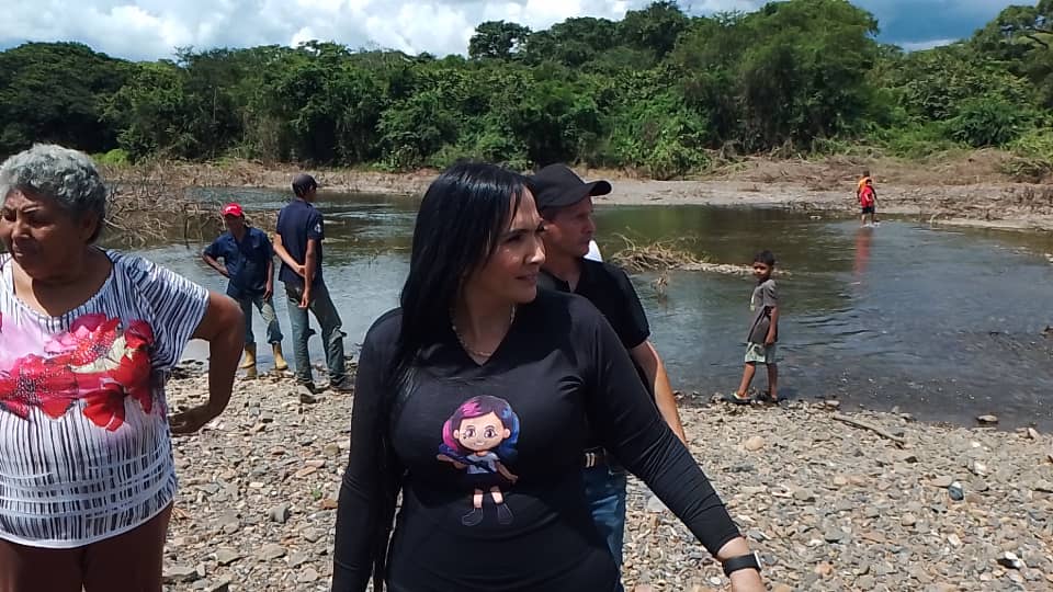 sulmeavila's tweet photo. Desde la Parroquia #Parapara Municipio #Roscio le hacemos un llamado al Gob. Nacional @NicolasMaduro @NestorLReverol @RMarcoTorres para atender el Embalse Vilchez que esta colpasado y puede generar perdidas humanas.. #ApoyemosAParapara https://t.co/zHJD2QoUf4