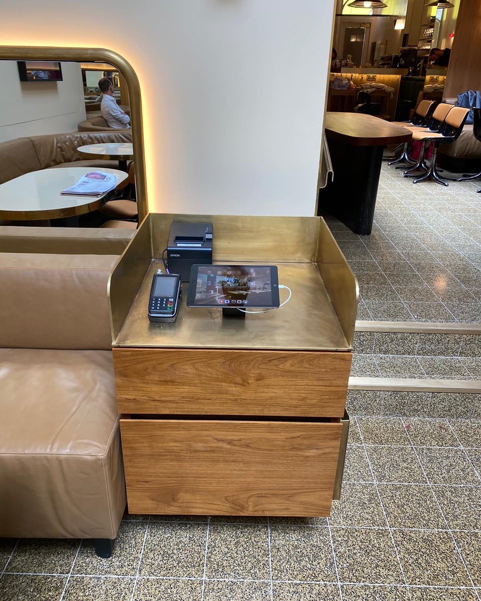 QuiligottiTTL's tweet photo. 𝐂𝐔𝐒𝐓𝐎𝐌 𝐓𝐄𝐑𝐑𝐀𝐙𝐙𝐎 𝐓𝐈𝐋𝐄𝐒 🍴🤍
Quiligotti supplied 200x200x12mm custom terrazzo tiles for a restaurant in London. The smaller tile and bespoke colour created a great contrast with the other elements in the restaurant #terrazzo #flooring https://t.co/EgRmgqOf3F
