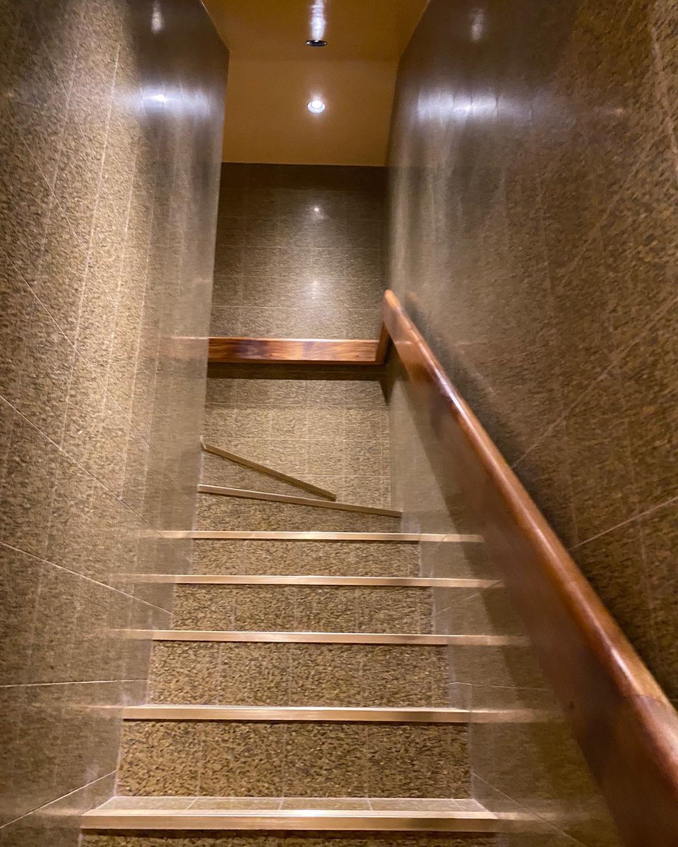 QuiligottiTTL's tweet photo. 𝐂𝐔𝐒𝐓𝐎𝐌 𝐓𝐄𝐑𝐑𝐀𝐙𝐙𝐎 𝐓𝐈𝐋𝐄𝐒 🍴🤍
Quiligotti supplied 200x200x12mm custom terrazzo tiles for a restaurant in London. The smaller tile and bespoke colour created a great contrast with the other elements in the restaurant #terrazzo #flooring https://t.co/EgRmgqOf3F