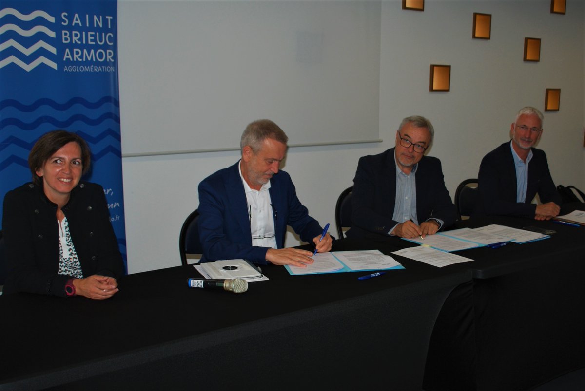 Saint-Brieuc Armor Agglomération a signé, ce mardi, une nouvelle convention avec le Centre intercommunal d'action sociale (CIAS) pour 2022-2026. Elle intègre un accompagnement financier exceptionnel de 100K€ dont 60K€ pour les agents oubliés par le SEGUR de la santé.