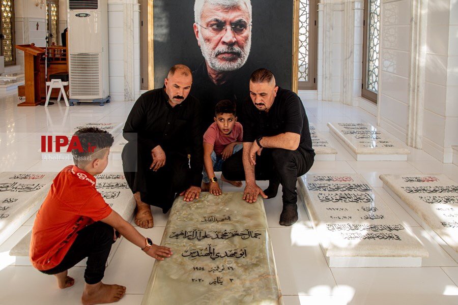 IipaMedia's tweet photo. مزار شهید «ابومهدی المهندس» در وادی السلام نجف
عکسهای ابوالفضل نسایی/ آژانس عکس ایران

https://t.co/HjZ6v1jSCa https://t.co/TfJwDqjllh