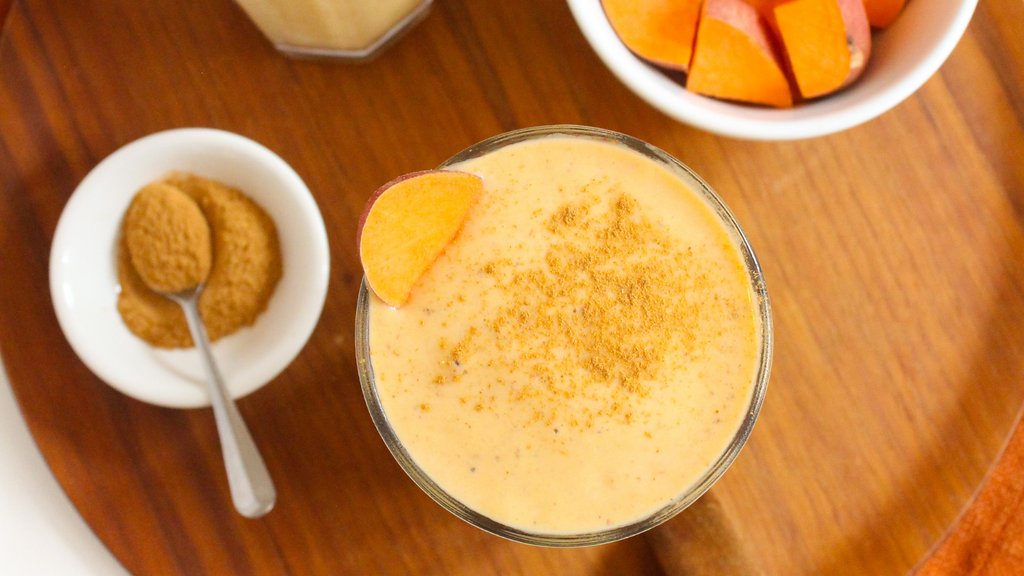 A creamy, spiced sweet potato smoothie with banana is the perfect way to start your fall morning!⁠ Recipe--> fannetasticfood.com/sweet-potato-s…
.⁠
.⁠
#sweetpotatoes #smoothierecipes #rdchat