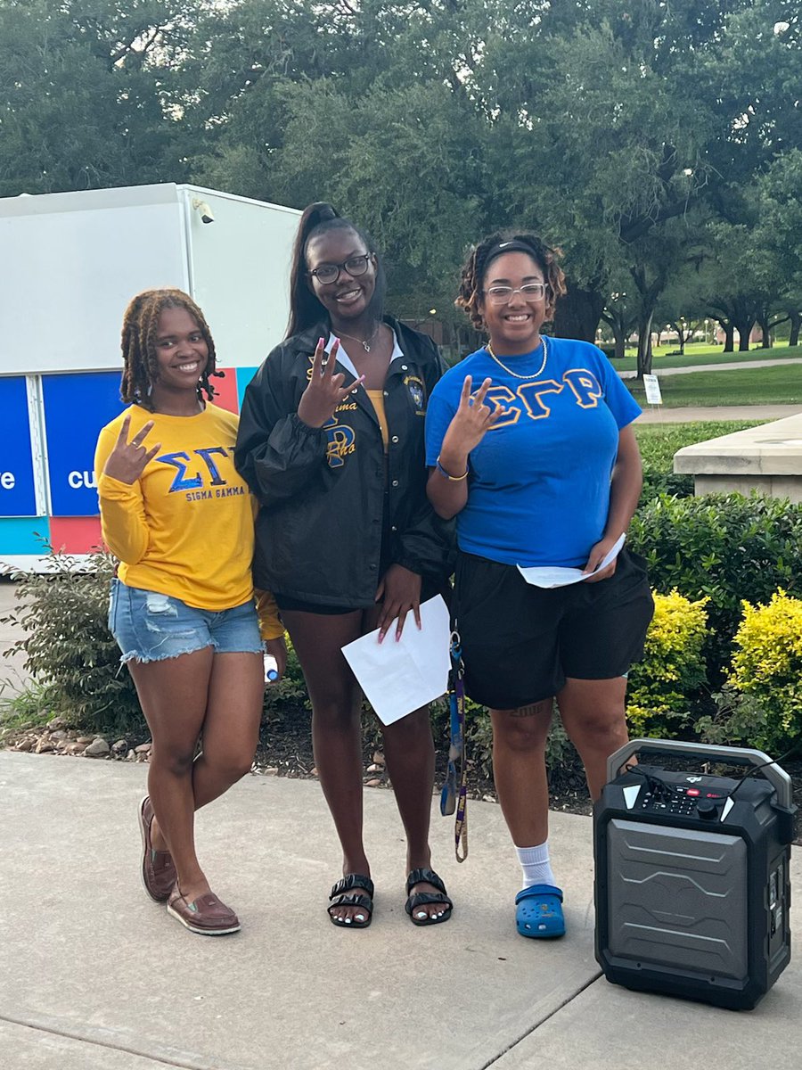 pvamupoodles's tweet photo. We had a wonderful time at the suicide awareness candlelight walk thank you to @PVHealthService @PVAMUCOUNSELING and everyone that came out to support this event 

If you are struggling and need help reach out to (936) 261-3564

You are not alone 💙💛 https://t.co/Tca0dYLlsE
