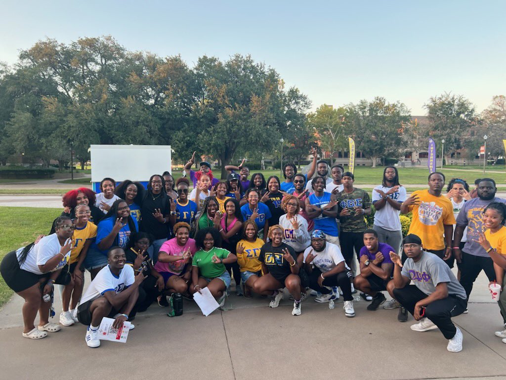 pvamupoodles's tweet photo. We had a wonderful time at the suicide awareness candlelight walk thank you to @PVHealthService @PVAMUCOUNSELING and everyone that came out to support this event 

If you are struggling and need help reach out to (936) 261-3564

You are not alone 💙💛 https://t.co/Tca0dYLlsE