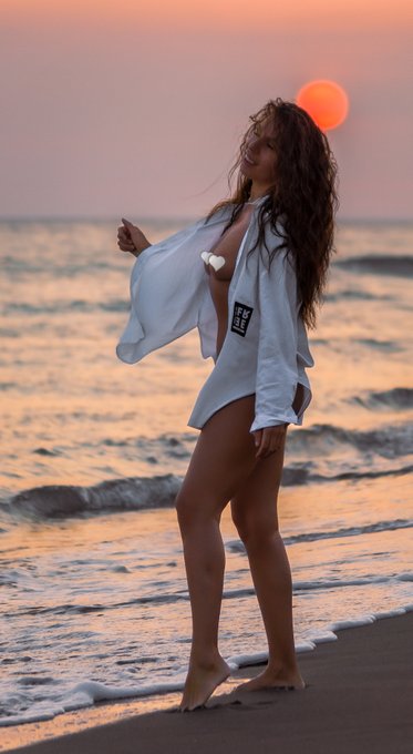 Bye Bye Summer 🧡💙🌅💙🧡 https://t.co/maEKkHrpKC // 100+ retweet &eacute;s kirakom takar&aacute;s n&eacute;lk&uuml;l is! // https://t<a href="/tag/%C3%BAj"class="tags"><span>#&uacute;j</span></a>