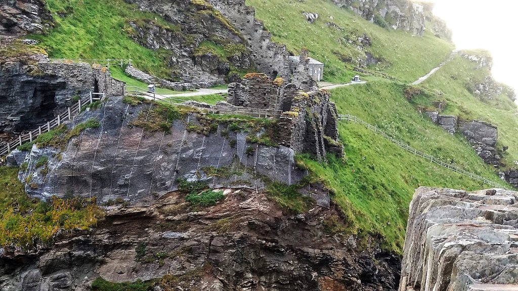 Yudit_BZ's tweet image. ...When the shrivelled skin of the ordinary is stuffed out with meaning, it satisfies the senses amazingly... By Virginia Woolf #MyPhotos in the stunning scenery of Tintagel Castle in #Cornwall #BeautifulPlaces #NatureLovers
