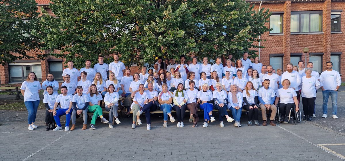 Groepsfoto na afloop van de teamvergadering. #sterkteam #veelengagement
<a href="/GOinAntwerpen/">GO! scholengroep Antwerpen</a> @GO_onderwijs