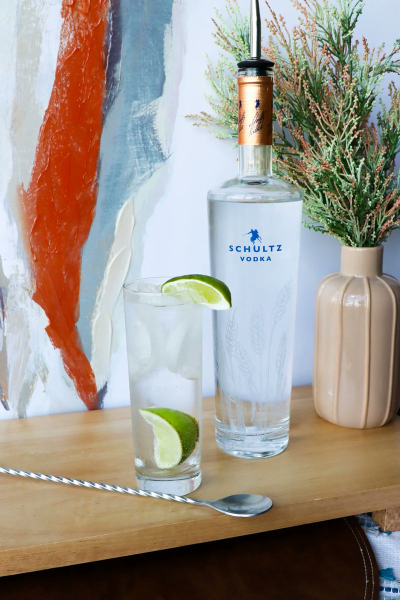 It’s all about the simple things in life, like Schultz Vodka, club soda, and lime!! 🥂🙌🏻 

#schultzvodka #simplethings #simplyspirits #homegrownandhandcrafted #craftdistilling #oklahoma #vodka #cocktails #drinklahoma