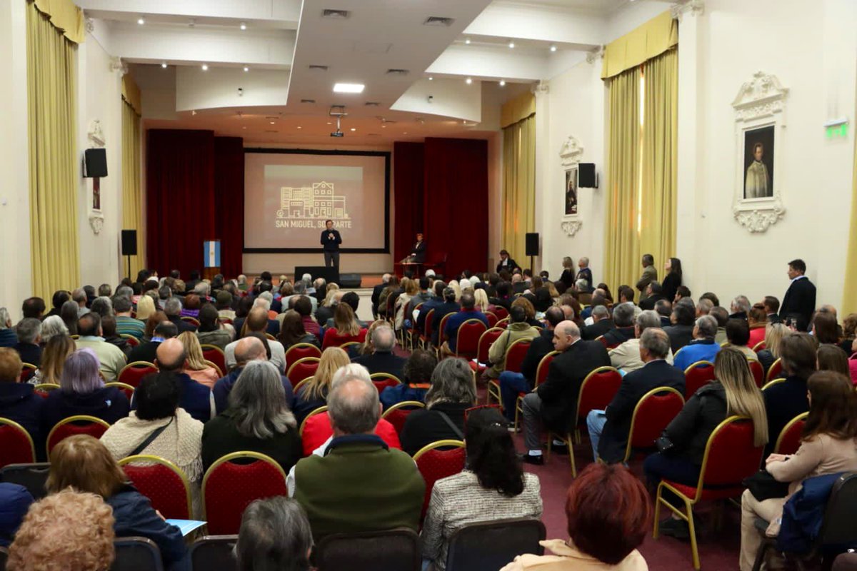 jaimemendezh's tweet photo. Esta mañana nos reunimos con 350 representantes de distintas instituciones del distrito para informar y rendir cuentas de la gestión municipal
Lo venimos haciendo con distintos sectores de la comunidad, a fin de construir entre todos un mejor lugar para vivir 
#SanMiguel https://t.co/Za7uzZv9pZ