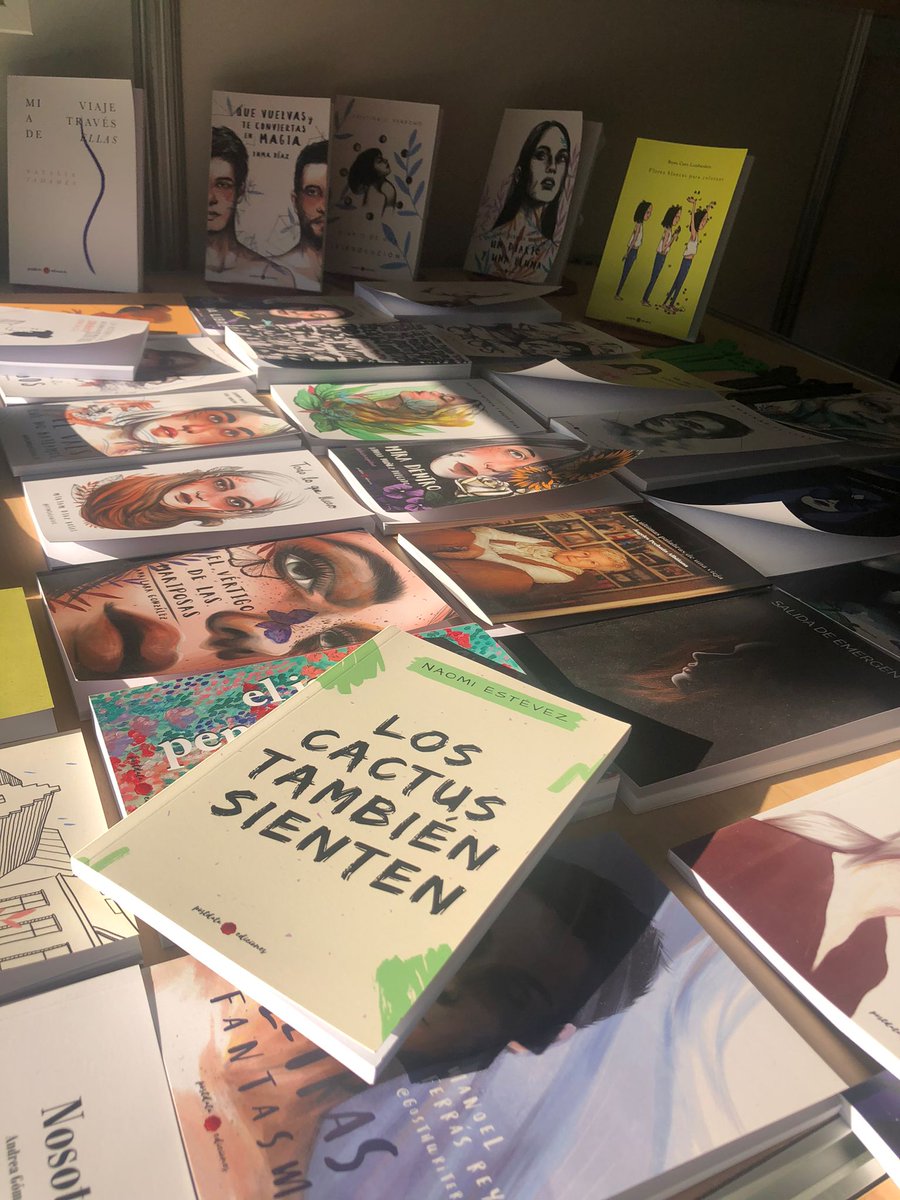 Naomiestevez95's tweet photo. @y_letraperdida @PedroAndGo "Los cactus también sienten" es un libro de prosa poética donde se tratan diversos temas: El amor, los viajes, el acoso y el día a día.
#cactus #prosapoética #escritoresnoveles #postdataediciones https://t.co/NFToI5CR1o