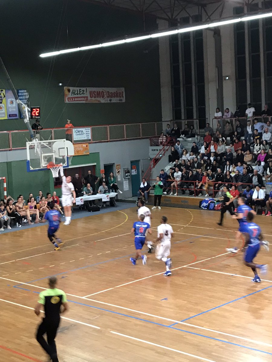 BaptisteChapuis's tweet photo. Dans une salle du Beauvoir mythique ! à #Olivet , @OLB45 régale son public ! #GoOLB face à #Rouen #Loiret https://t.co/8PlpLx1aHN