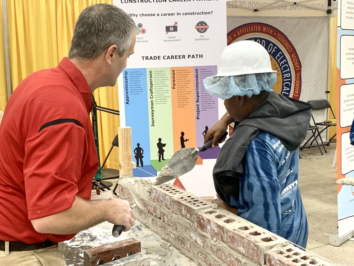 JACentralInd's tweet photo. Building for their future at #jajobspark. Professionals from @HagermanGroup, the @ikorcc and the International Union of Operating Engineers Local 103 showed Indiana 8th graders how to build a better future with a career in contracting, #carpentry or #engineering. #nailedit https://t.co/3jmim9fbvR