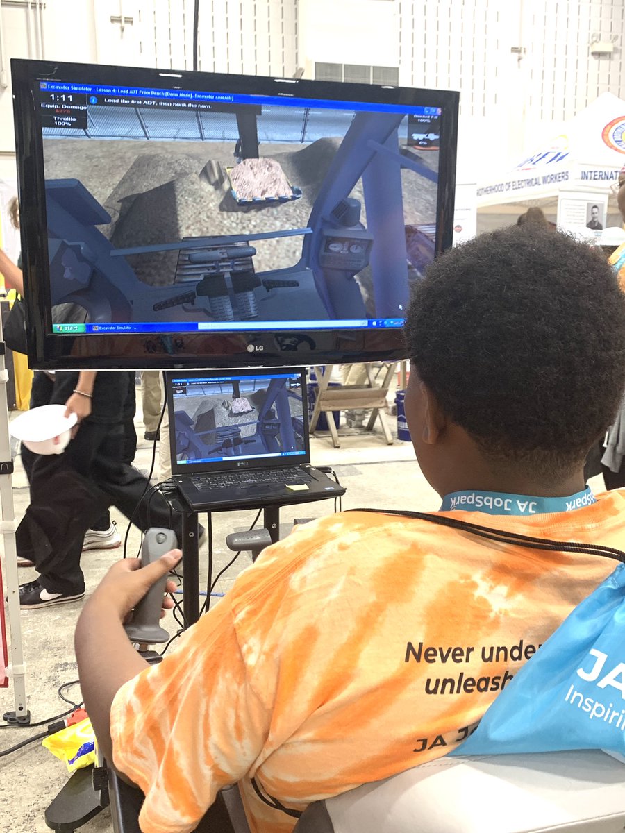 JACentralInd's tweet photo. Building for their future at #jajobspark. Professionals from @HagermanGroup, the @ikorcc and the International Union of Operating Engineers Local 103 showed Indiana 8th graders how to build a better future with a career in contracting, #carpentry or #engineering. #nailedit https://t.co/3jmim9fbvR
