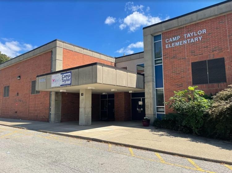WDRBWAVE's tweet photo. .@JustinThomas34 partnered with @BlessinBackpack to feed hundreds of students at a @JCPSKY elementary school: https://t.co/QqpaH0XseF https://t.co/ymi1aN4ywm