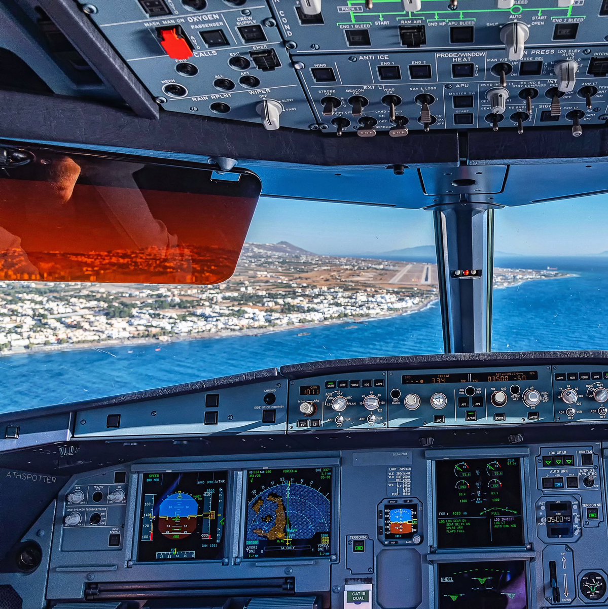 athspotter's tweet photo. Landing at Santorini๐ฌ๐ท with a brand new Airbus A321neo! ๐ฌ
-
@Airbus @AirbusPRESS
#cockpit #pilot #pilotlife #aircraft #aegeansea #airplane #airport #aviation #flightdeck #cockpitview #jumpseat #avgeek #runway #aigaio #LGSR #thira #JTR #approaching #santorini #shortfinal https://t.co/pkn3052R2h