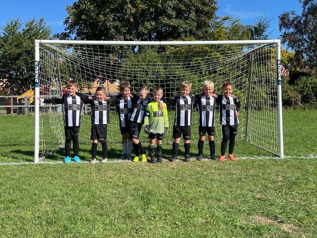 Bass_Youth_FC's tweet photo. A great turn out for our first games of the 2022-23 season this weekend with a minutes silence being held for Queen Elizabeth II. Well respected by all of our players and the opposing teams Plenty of happy players and nearly 80 children taking part over this weekend!! #byfc https://t.co/FAyBjcK6Fe