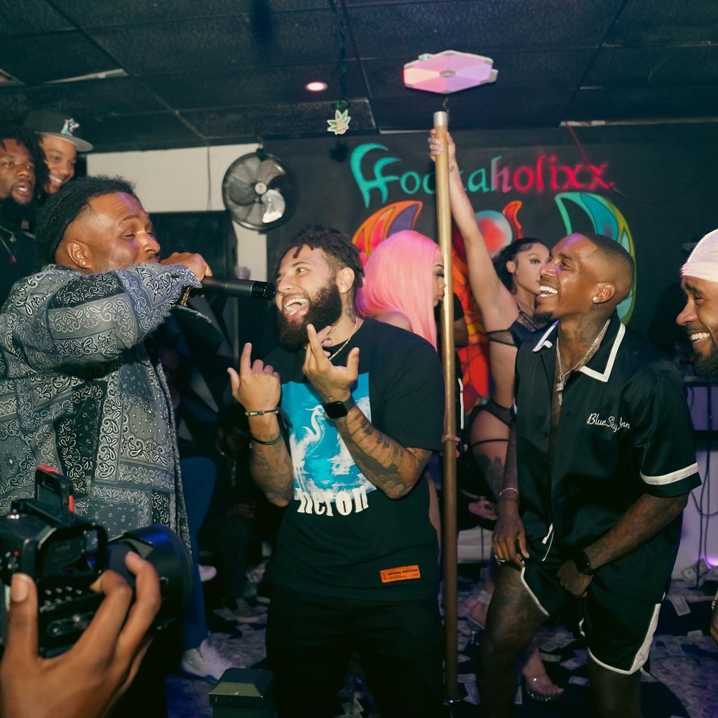 iHateJulian's tweet photo. Some Photos From The FOUND A GLITCH album release party this past Friday https://t.co/ujNID3JL4L