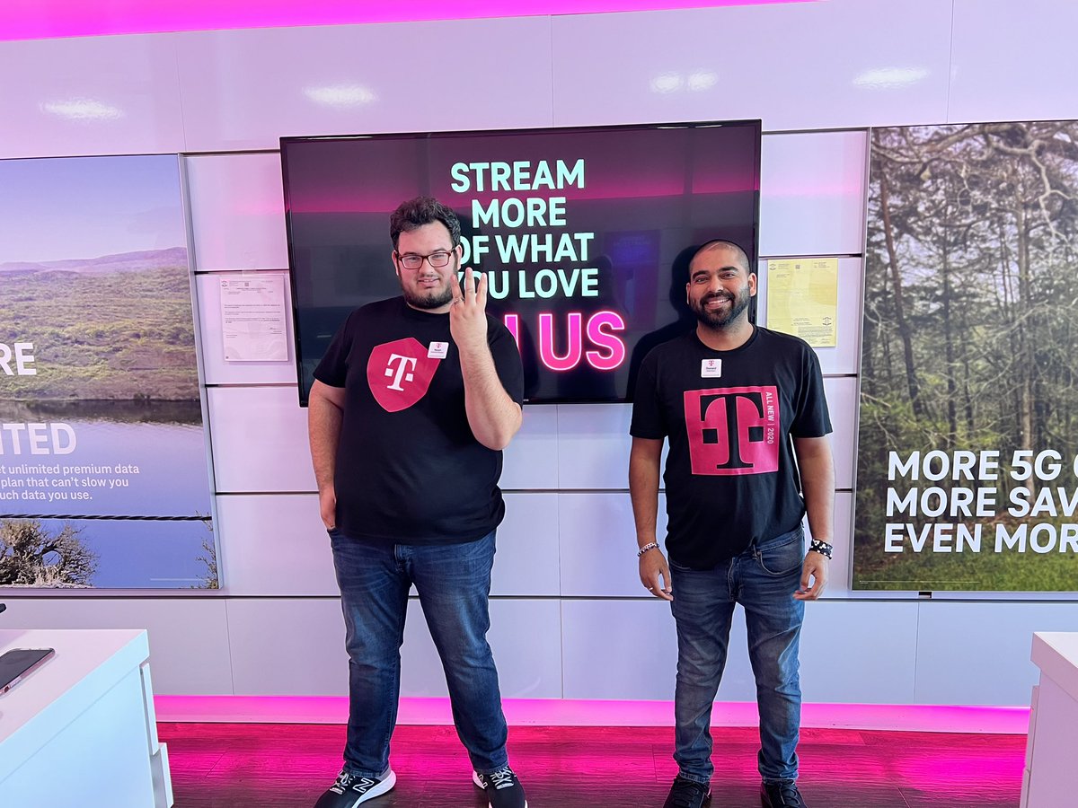 Noah closing 3 lines on Magenta MAX and Faiq talking about the value of MAX changes a customer for the benefits!! 7 total and counting. #SMRA #LEADtheWay <a href="/PlanteTanya/">Tanya Hangos</a> <a href="/Megcsmith22/">Meg Smith</a>