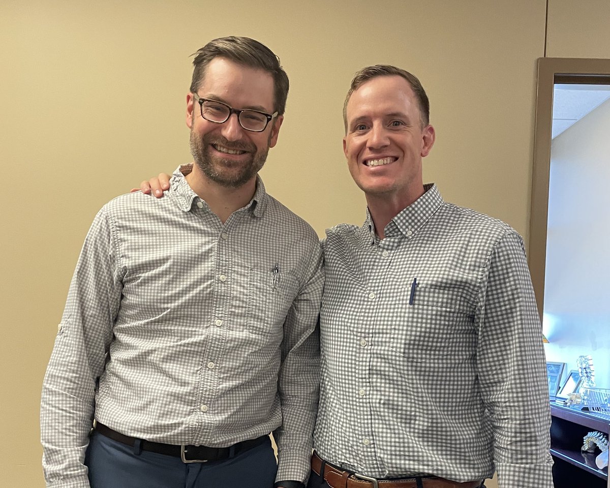 PaulMeirick's tweet photo. Unintentionally matching a joint replacement surgeon is my greatest wardrobe achievement to date. https://t.co/NOVHtkCzcy